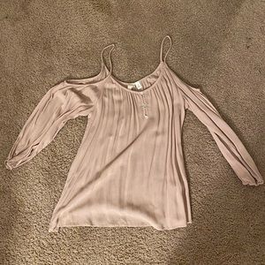 Cute top with open shoulders!